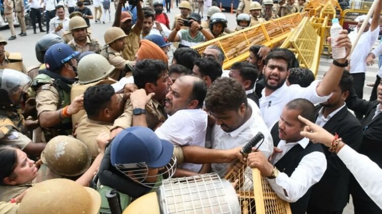 हापुड़ लाठीचार्ज: तीन अक्तूबर तक न्यायिक कार्यों से रहेंगे विरत वकील, सिर्फ बेहद जरूरी काम ही करेंगे