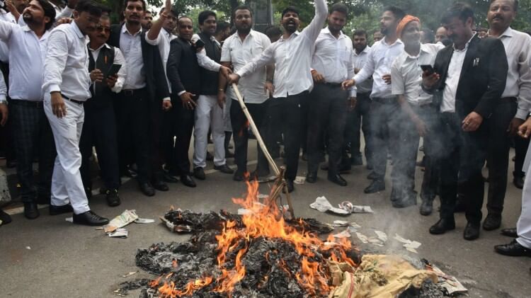 Lucknow : वकीलों की हड़ताल समाप्त, सरकार और यूपी बार एसोसिएशन के बीच पांच सूत्री मांगों पर समझौता