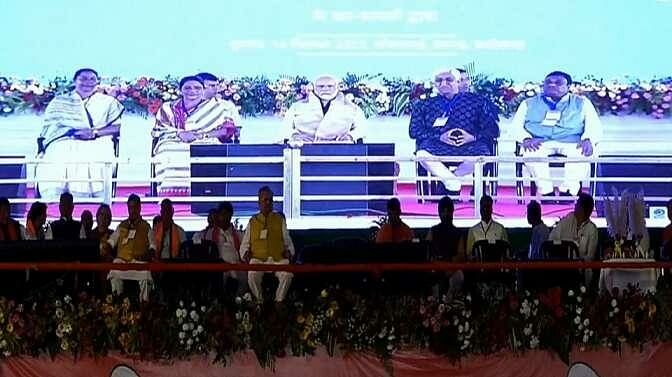 PM Modi CG Visit Live: सभा में पहुंचे पीएम नरेंद्र मोदी, बीजेपी नेताओं संग टीएस सिंहदेव भी मंच पर मौजूद