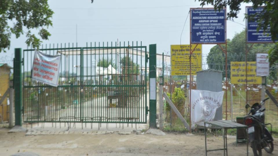 Radhaswami Satsang Sabha fencing like a border on fields fear in 7 villages