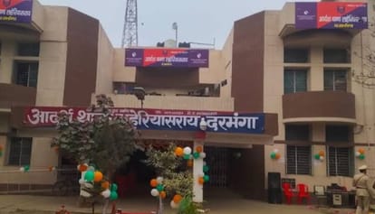 Bihar News : नशेड़ी की कार रोक पुलिस ने कितनी बड़ी गलती की; कार से उतर रॉड से पीटने लगा, एक का हाथ टूटा Attack on Bihar Police on road, drunk driver beaten police team with a rod, home guard jawan bone fracture