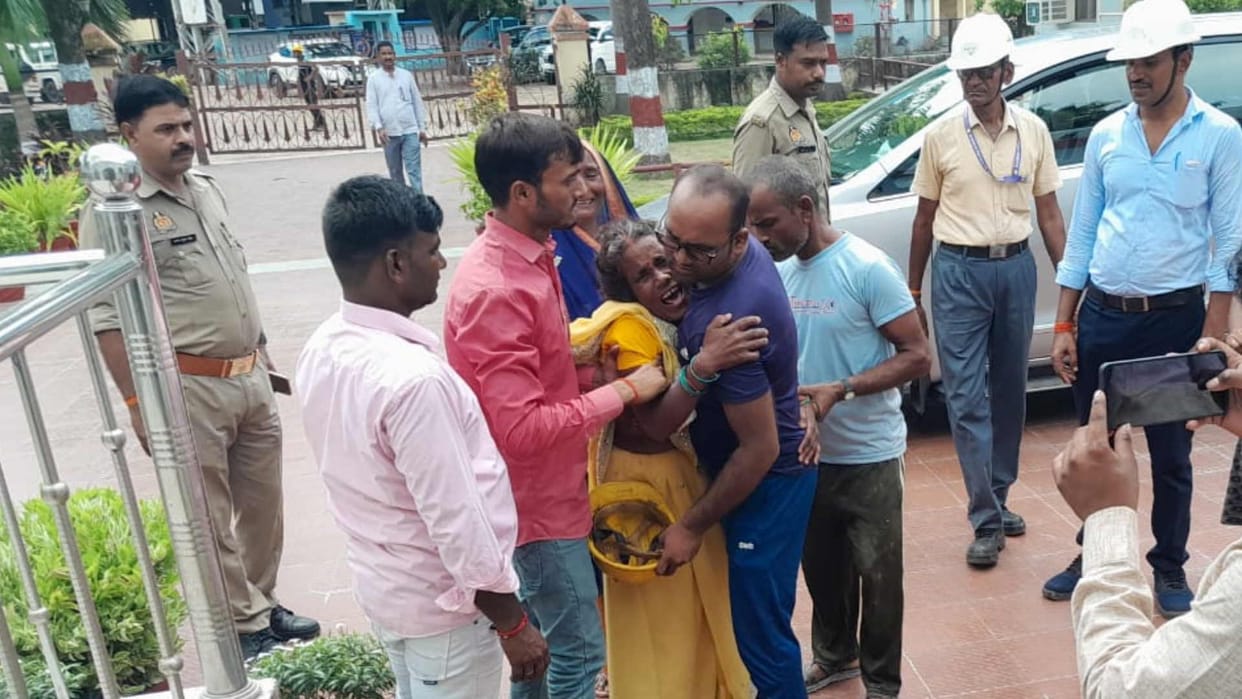 Dead bodies of mill workers found floating in dirty water tank
