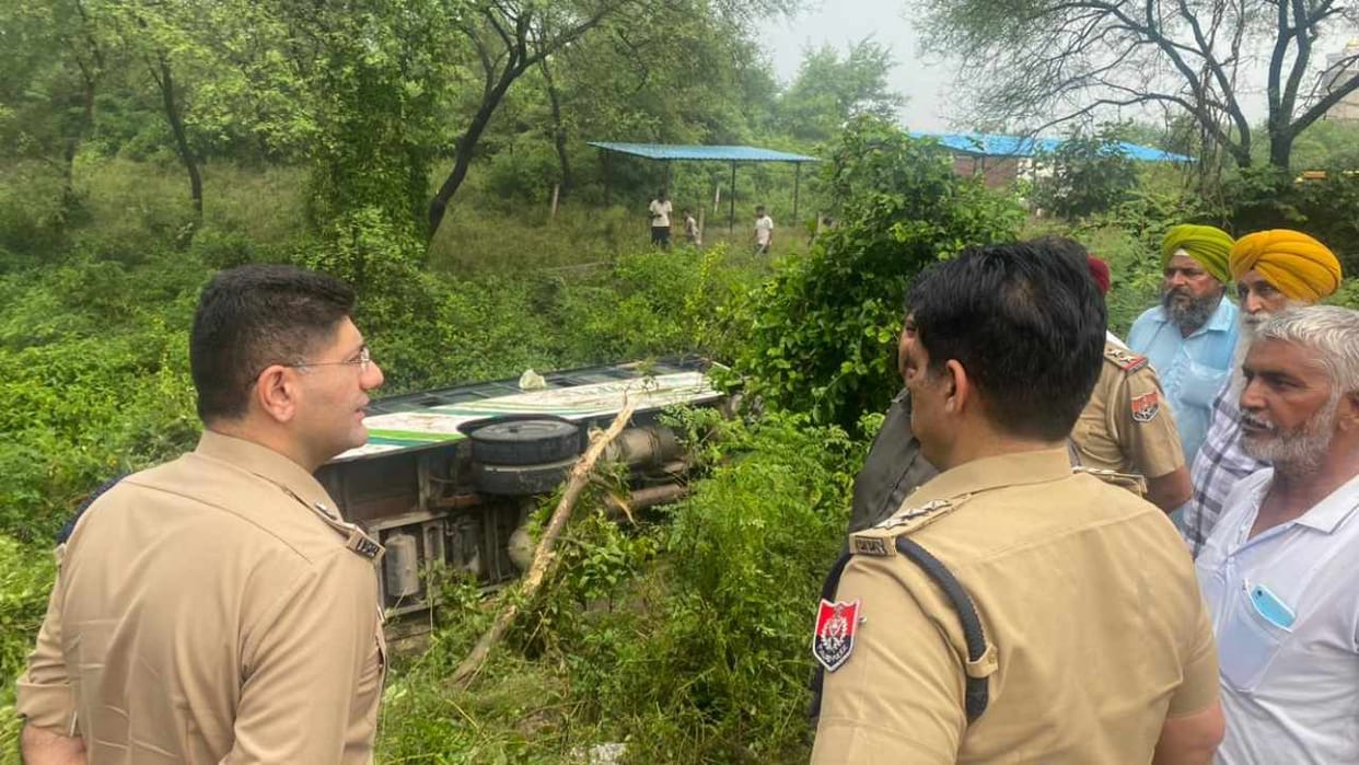 Private bus falls into 20 feet deep ditch in Ropar and 12 passengers injured