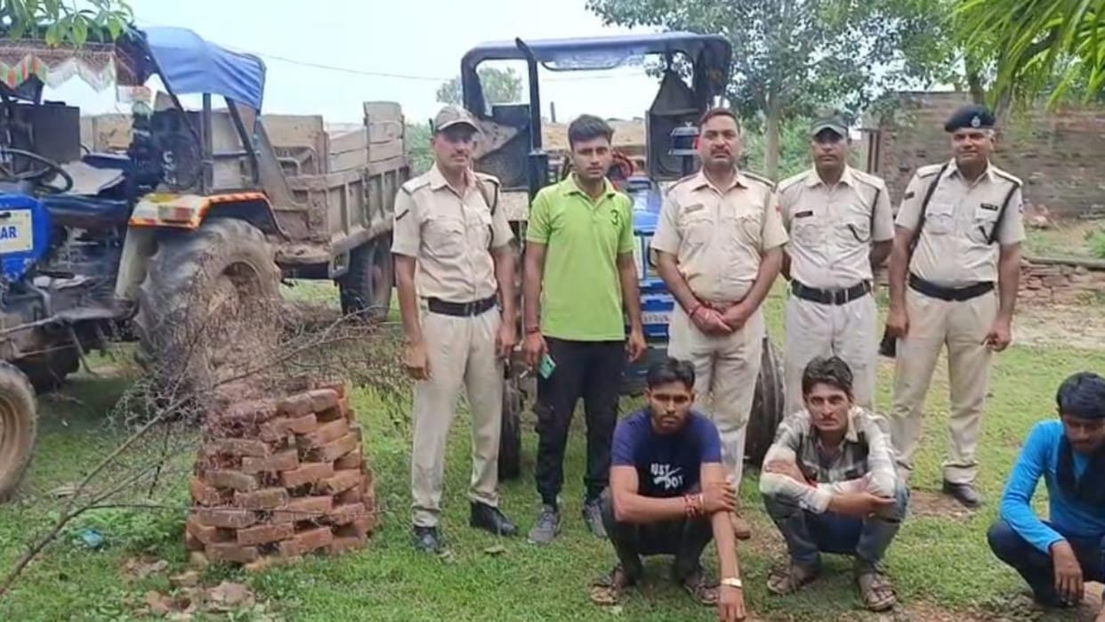 Dholpur News Forest department cracks down on gravel mafia four tractor-trolleys caught three arrested