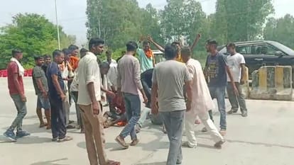 Drivers protested at toll plaza in Bareilly