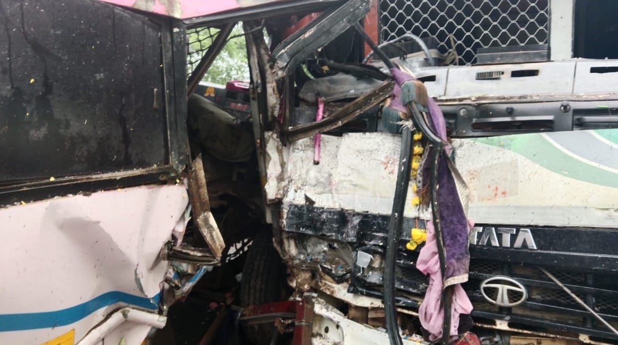 Two buses collided on National Highway in Gariaband road accident