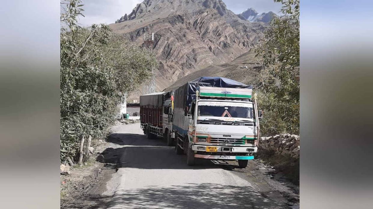 Highway closed in Nigulsari, 184 vehicles of apples and peas taken out from Gramphu-Kaza highway
