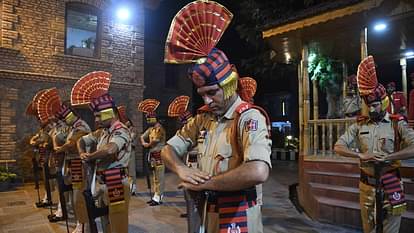 हुमायूं भट: तिरंगे में लिपटी देह... 29 दिन के बेटे के साथ बिलखती मां, एक साल पहले शादी; रुला देगी DSP की कहानी DSP Humayun Bhat martyred in Anantnag encounter The wedding took place a year ago child is 29 days old