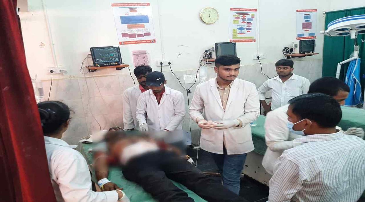 bike rider youth stabbed pickup driver stabbed with  knife deadly revenge in mirzapur