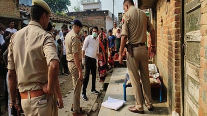 shopkeeper murdered dead body found on bed in Bareilly