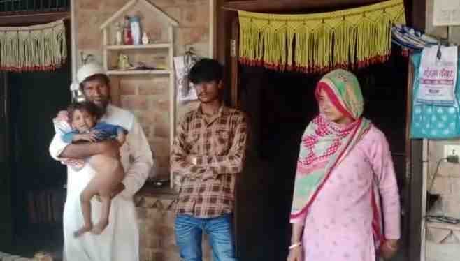 नासिर-जुनैद के परिजन।