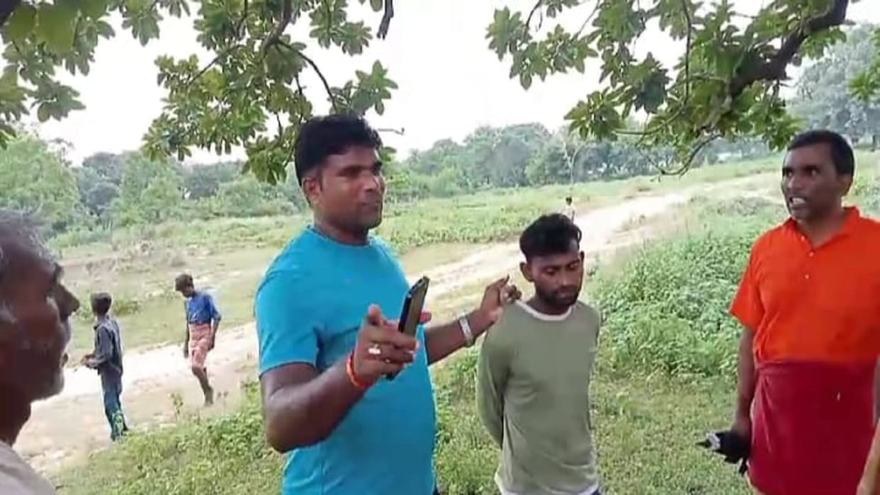 Village development officer called to sell gold, then snatched money, a thug caught