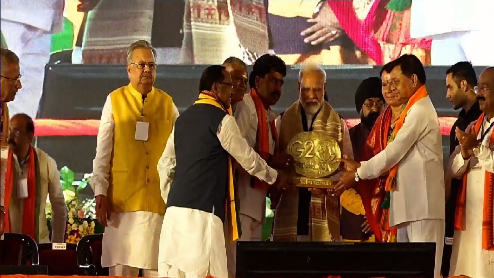 PM modi Chhattisgarh visit, said Those who promised prohibition are doing scam in liquor