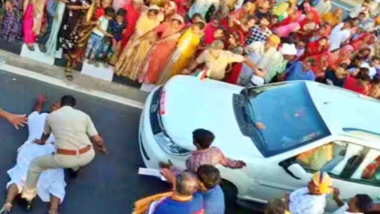 BJP Parivartan Yatra surrounded by its own workers in Rajsamand