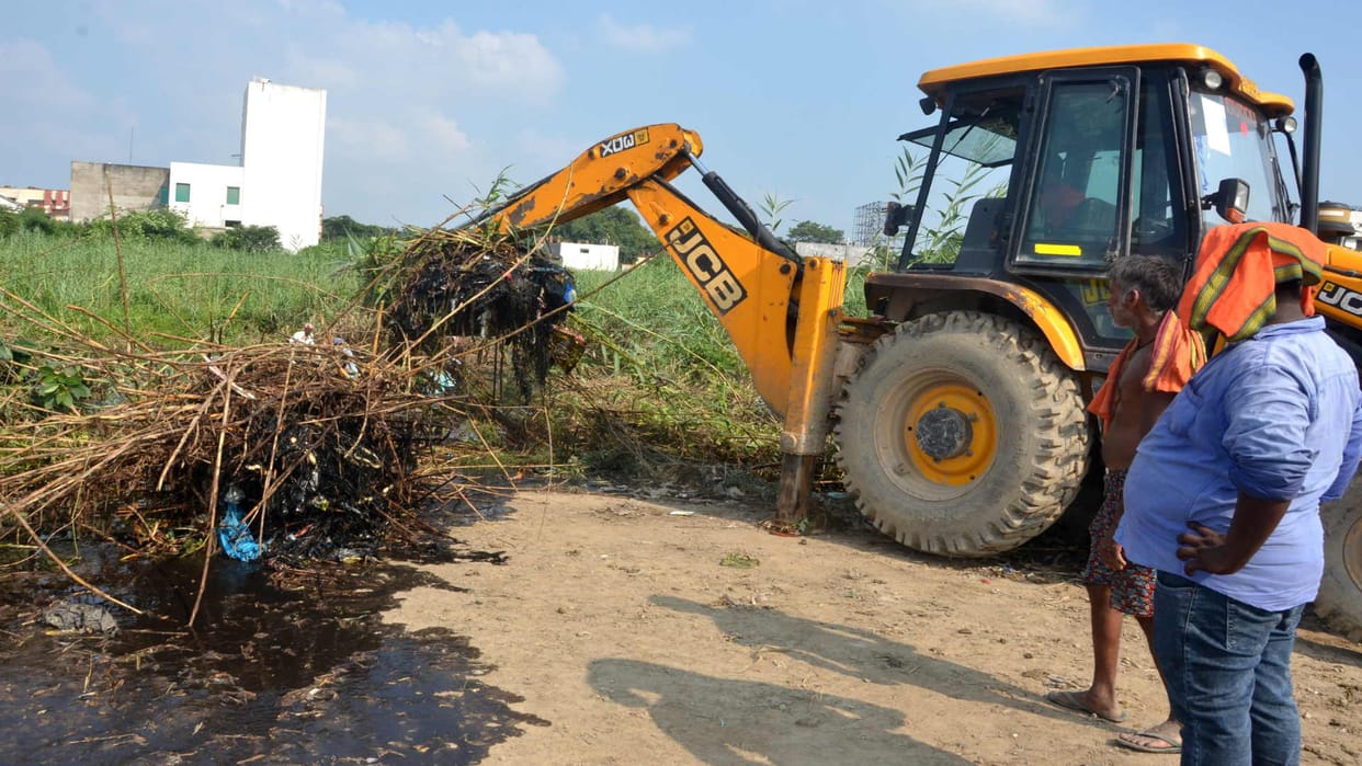 Rejuvenation of Sumer Sagar pond begins at gorakhpur