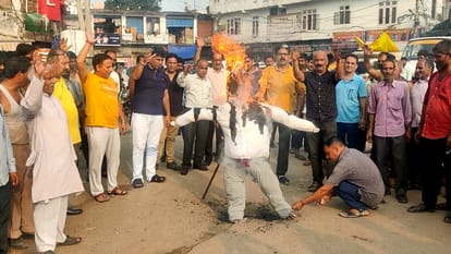 Jammu Kashmir protest over martyrdom of security officers in Anantnag at many places