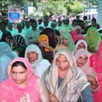 मवाना के लोगों ने एसएसपी ऑफिस घेरा।