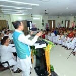 भाजपा पार्षदों को संबोधित करते डिप्टी सीएम केशव प्रसाद मौर्य