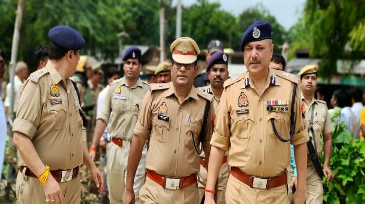 कौशाम्बी तिहरा हत्याकांड : एक आरोपी हिरासत में लिया, पुलिस-प्रशासन की भूमिका पर भी उठे सवाल