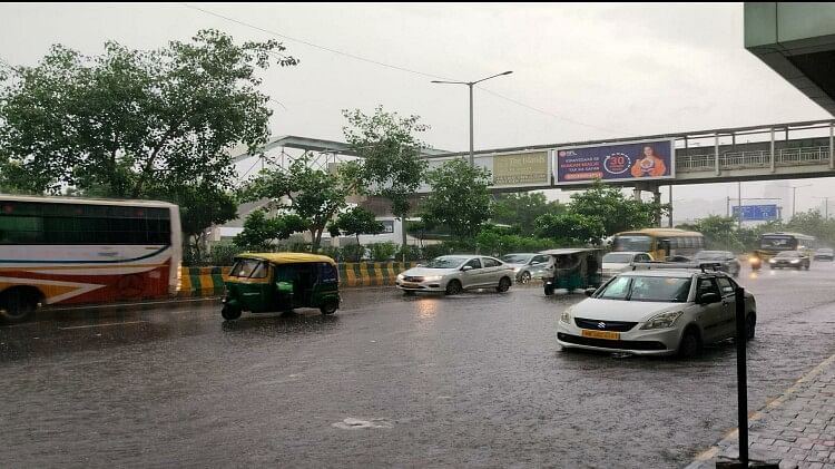 Delhi NCR Weather Live: दिल्ली-एनसीआर में सुबह-सुबह बारिश, तापमान में गिरावट से मिली राहत