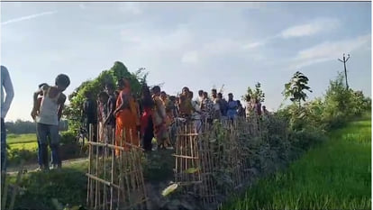 Bihar A teenager was stabbed to death in Motihari after the incident the body was thrown on the roadside