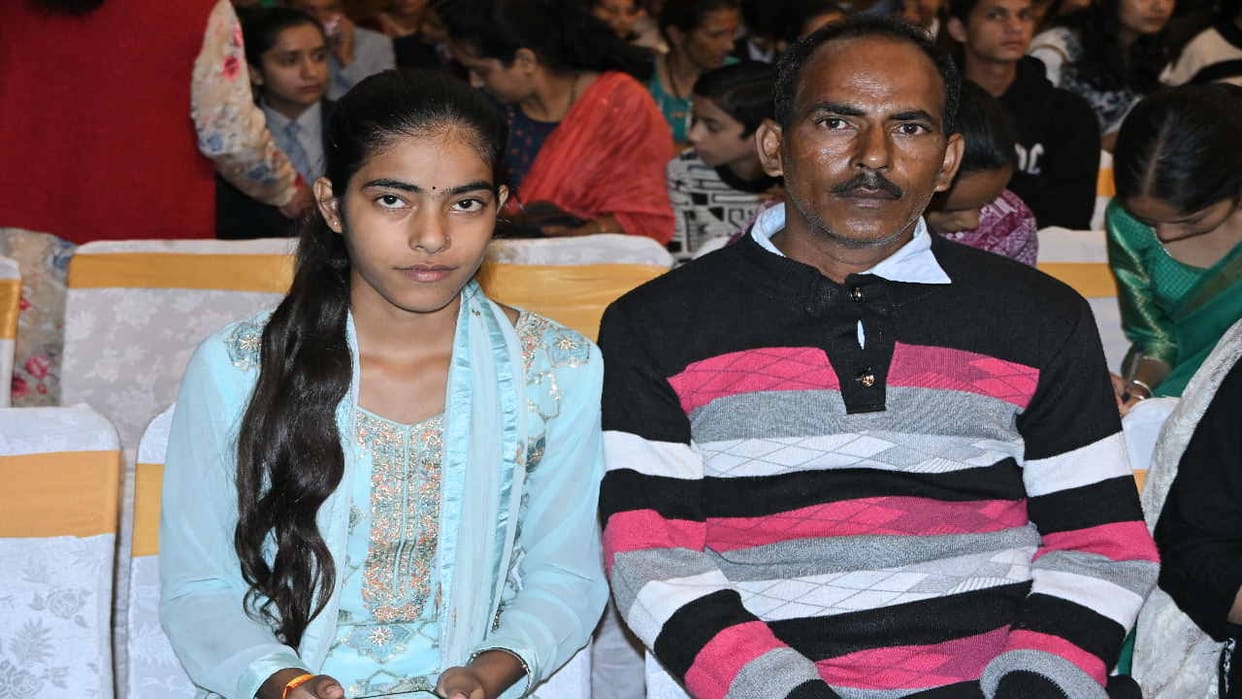 amar ujala medhavi chhatra samman samaroh shimla: Father said daughter showed this memorable moment due to har