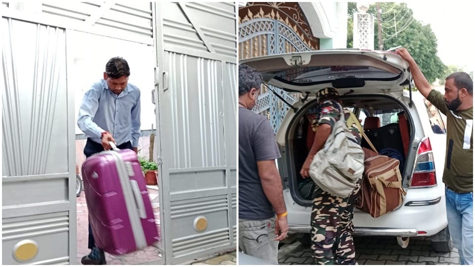 Income Tax Department team took away documents filled in bags from Azam Khan house