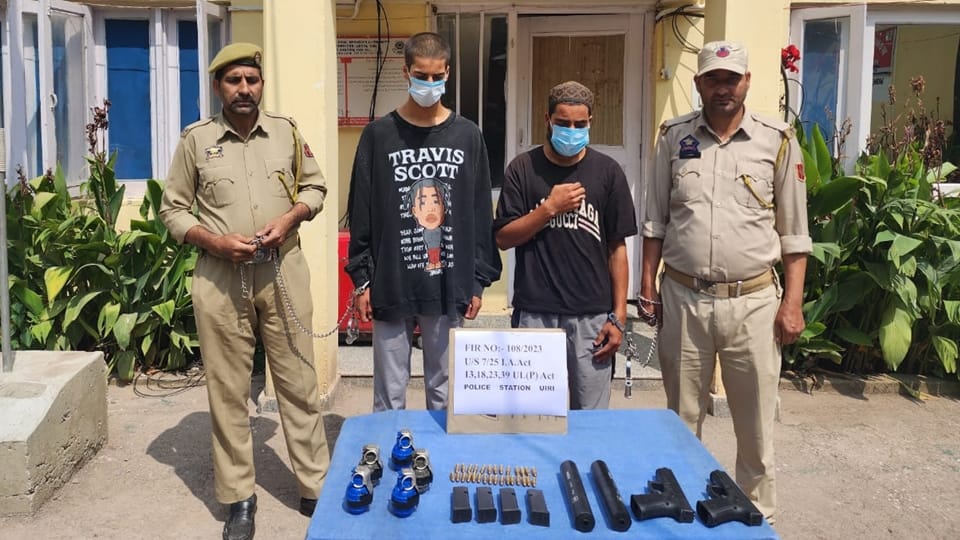 jammu kashmir news: Baramulla Police busted Terror Module two Terrorist Associates arrested