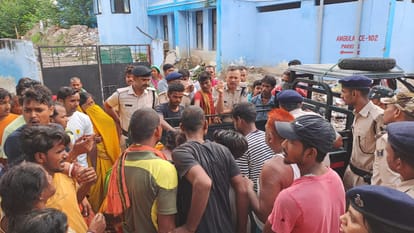 Bihar Police : महिला कॉलेज के पास ताबड़तोड़ फायरिंग, व्यवसायी की मौत; हाजीपुर में जाम कर प्रदर्शन Bihar News: Businessman shot dead by criminals in Vaishali; People blocked the road in Hajipur in protest