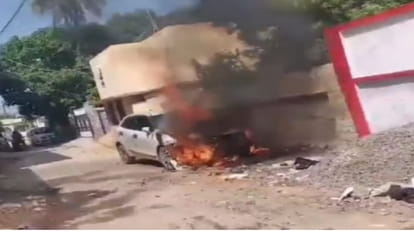 Bihar Suddenly a parked car caught fire in Darbhanga there was chaos in the area