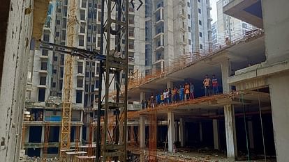 ग्रेनो लिफ्ट हादसा: निर्माणाधीन बिल्डिंग में लिफ्ट गिरने से अब तक आठ मजूदरों की मौत, सामने आई बड़ी लापरवाही Eight people dead so far in lift accident in Greater Noida Dream Valley Phase two