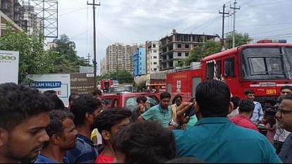 ग्रेटर नोएडा में बड़ा हादसा: निर्माणाधीन बिल्डिंग में पैसेंजर लिफ्ट गिरी, चार मजदूरों की मौत Greater Noida Lift Accident: 4 Dead after Lift Falls in Amrapali’s under Construction