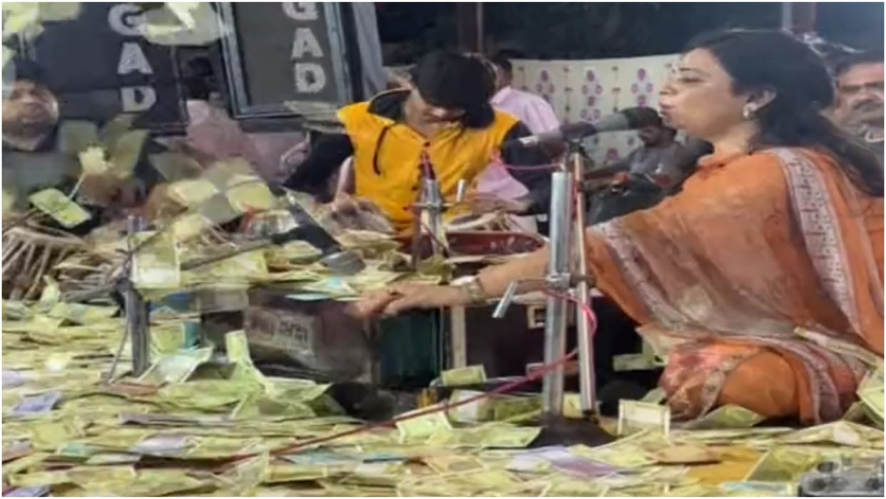 Gujarat: People showered notes worth lakhs of rupees during folk singer Urvashi Radadiya performance in Kutch