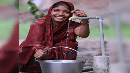जल जीवन मिशन: योगी सरकार की बड़ी उपलब्धि, नल कनेक्शन देने के मामले में उत्तर प्रदेश बना देश में नंबर वन Yogi government has become number one in providing tap connections to the rural families of UP