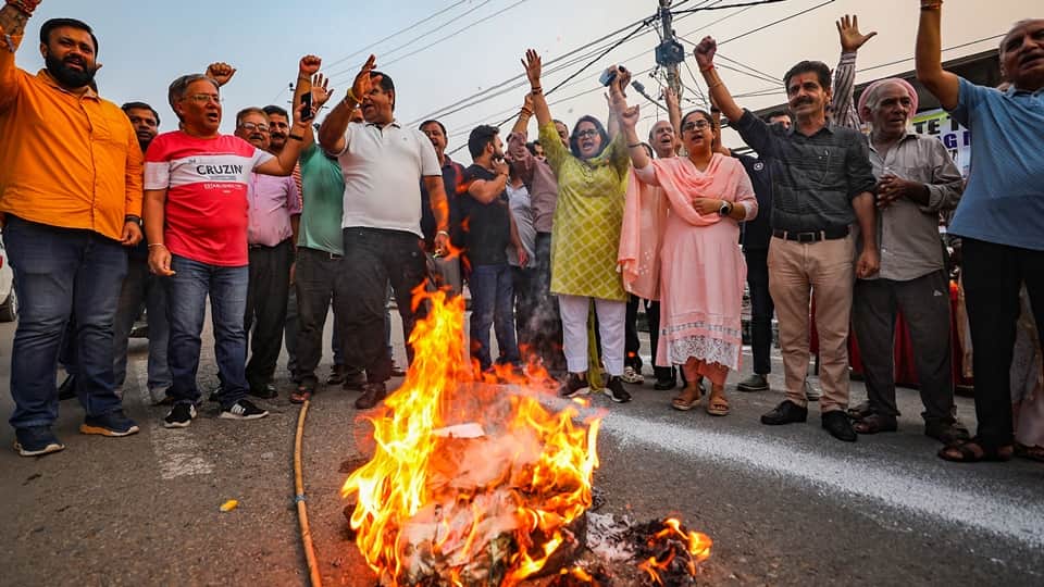 Jammu Kashmir: Boiling in both the divisions against the martyrdoms in Kokernag anantnag encounter