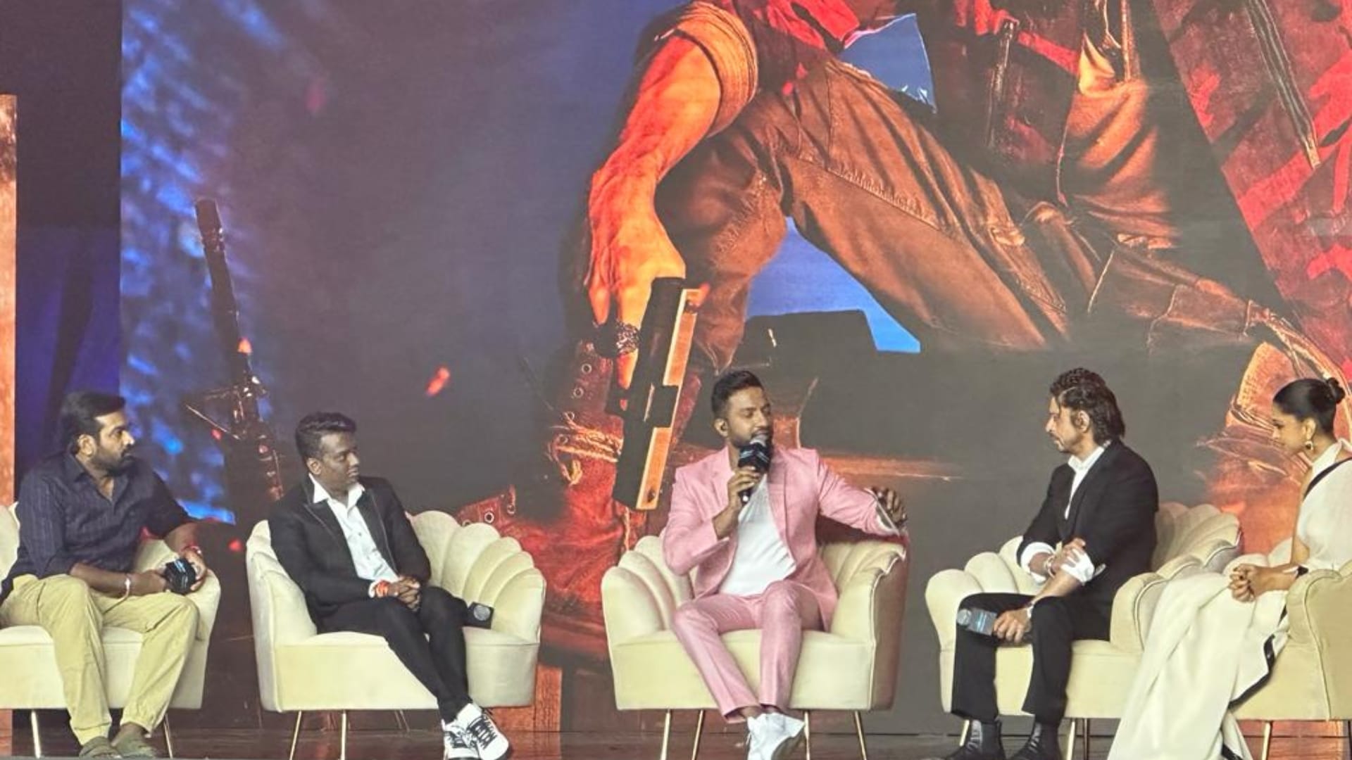 Shah Rukh Khan Jawan became the fastest film to earn Rs 400 crore on Box Office SRK is now a pan India star