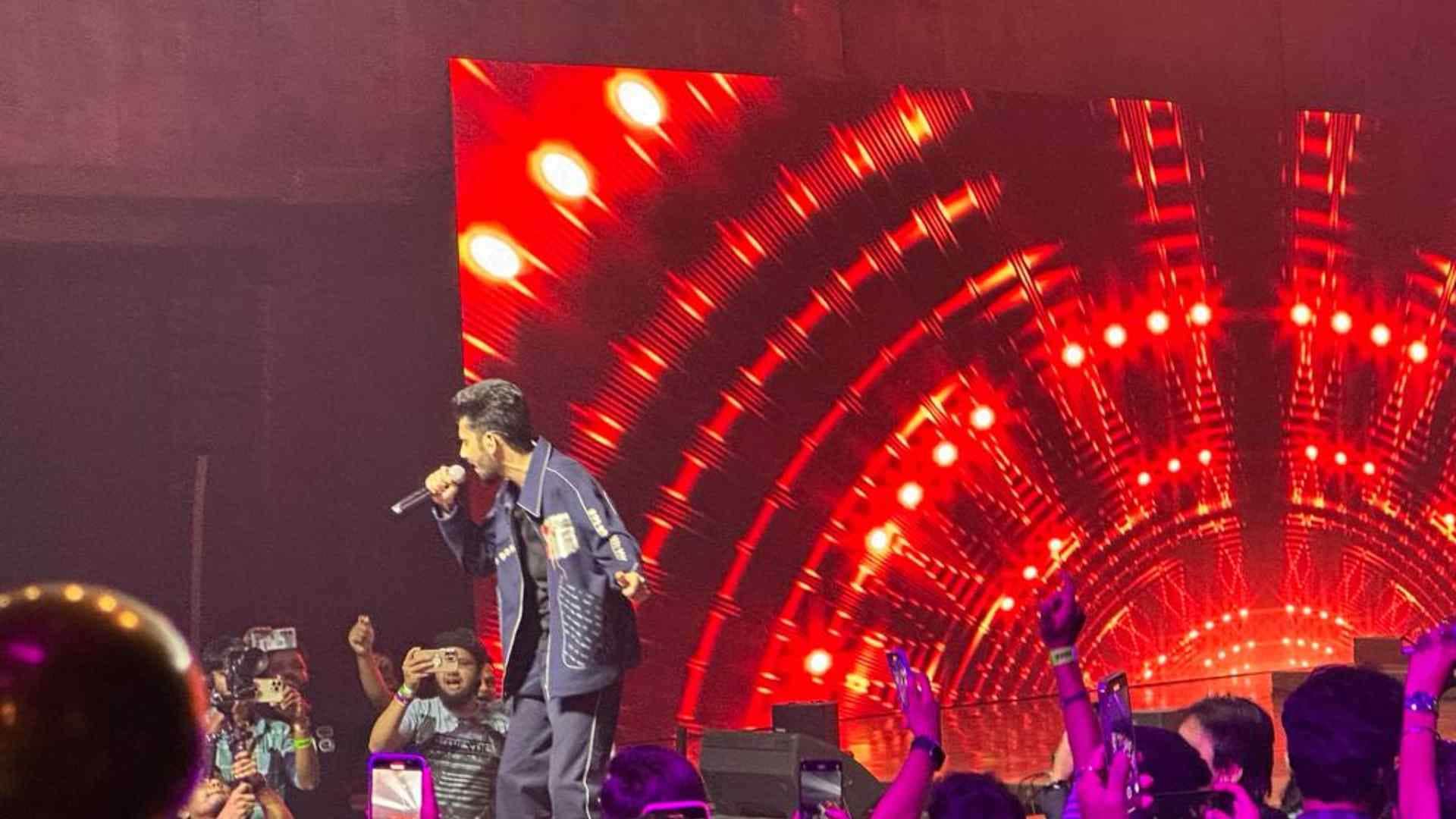 Jawan Success Press Conference turns Fans Meet Anirudh makes Shah Rukh Khan Deepika Padukone Dance