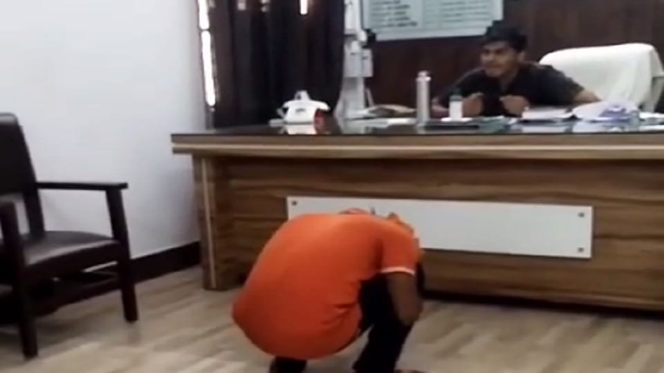 DM removed SDM for misbehaving with complainant in Bareilly