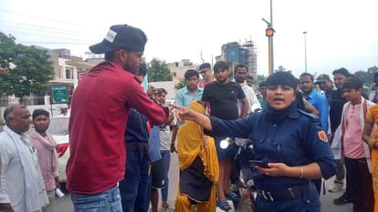 पुलिस की गिरफ्त में आरोपी
