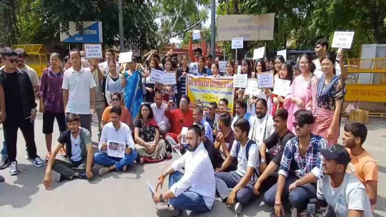Meitei community from Manipur demonstrated at Ajmer District Collectorate