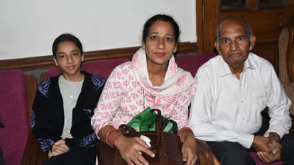 मेधावी छात्र सम्मान समारोह: सम्मान पाने के लिए पैदल चले, 14 घंटे बस में सफर कर शिमला पहुंचे मेधावी Medhavi Chhatra Samman Samaroh in Shimla Himachal Board Toppers Interview