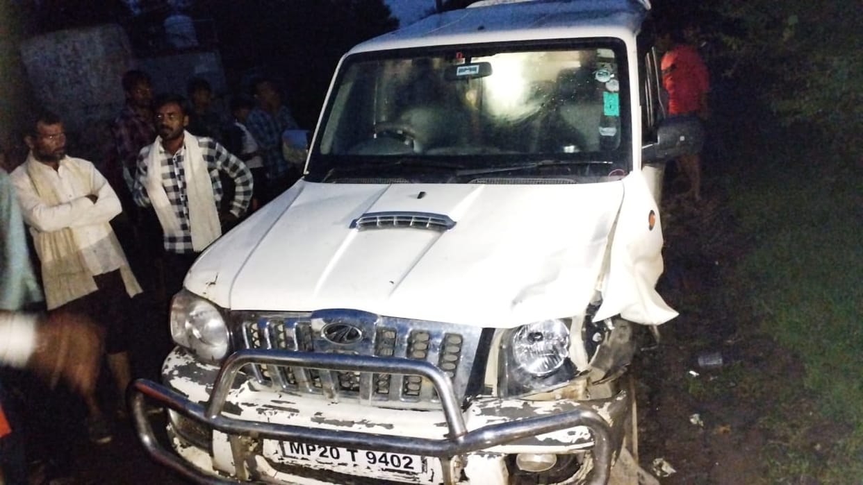 Damoh: Two youths riding a bike died in a collision with a Scorpio