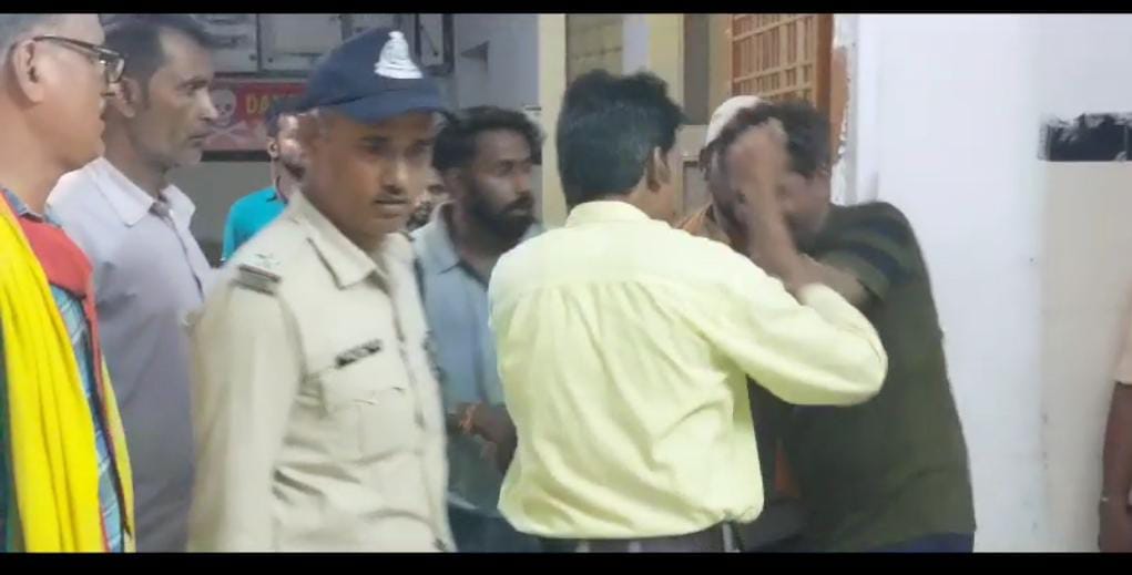Ruckus in Shahdol Hopsital As Family Alleges Foul Play In treatment