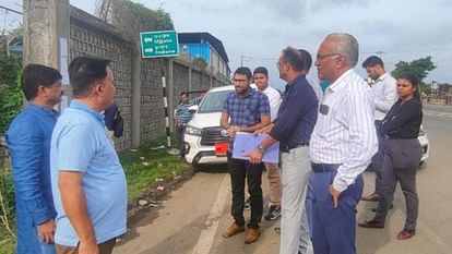 Ujjain News: सेंट्रल जीएसटी की बड़ी कार्रवाई, ढाई करोड़ की वसूली के लिए शांति पैलेस की संपत्ति कुर्क की Ujjain News: Central GST action increased, property of Shanti Palace attached to recover Rs 2.5 crore