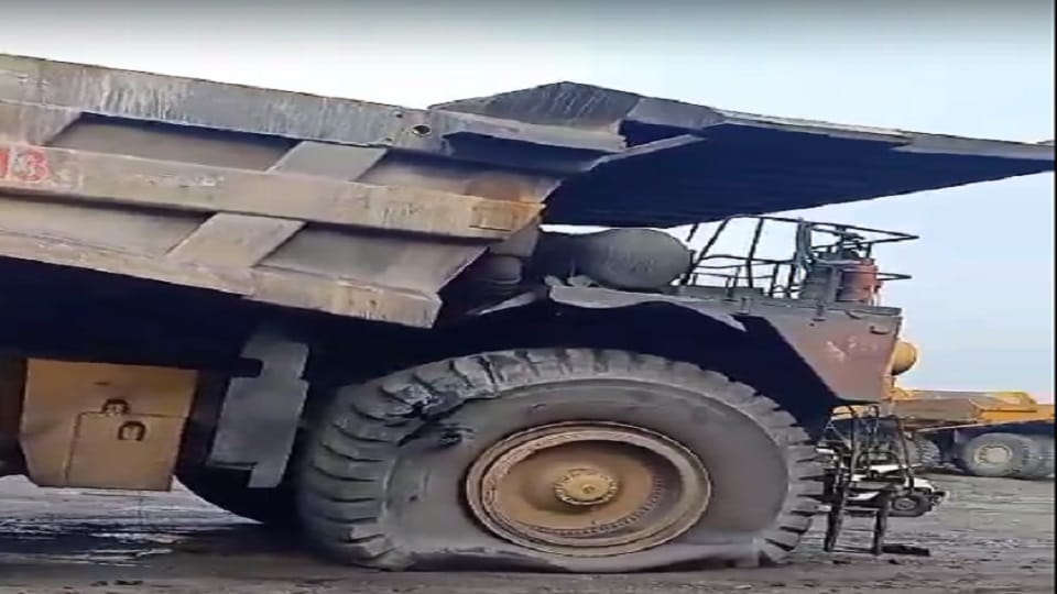 Two vehicles were blown to pieces due to lightning in Korba Deepka mine