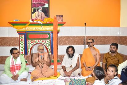वाराणसी: धर्म के अवतार थे स्वामी निरंजन देव तीर्थ महाराज, स्वामी सर्वेश्वरानंद बोले- सबका मूल सनातन धर्म Swami Niranjan Dev Tirtha Maharaj was incarnation of religion Swami Sarveshwaranand said Sanatan Dharma is roo