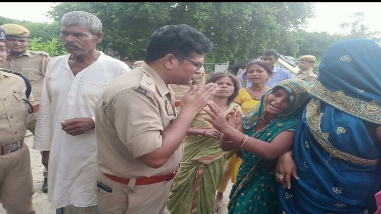 कौशाम्बी तिहरा हत्याकांड : मोहिद्दीनपुर गौस में स्थापित किया गया अस्थाई थाना, 72 पुलिसकर्मियों की तैनाती