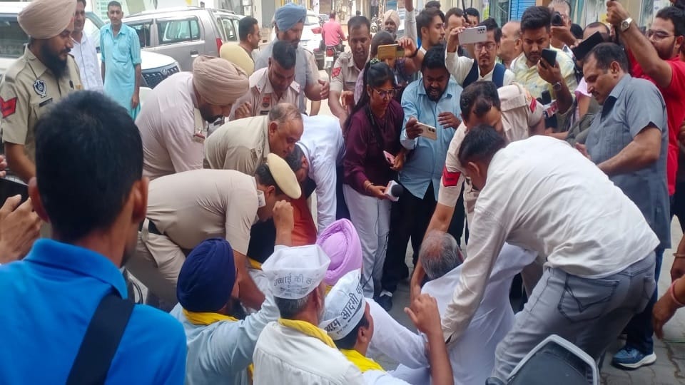 CM Manohar Lal visit to Sirsa, Police detained AAP workers