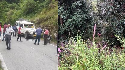 Accident In Tehri Car collides with Max on Chamba-Mussoorie motor road and falls into ditch