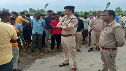 अमरोहा: ड्यूटी करके घर जा रहा स्वास्थ्य कर्मी गंगा में डूबा, गोताखोर और एसडीआरएफ कर रही तलाश Amroha: Health worker going home after duty drowns in Ganga, divers and SDRF are searching